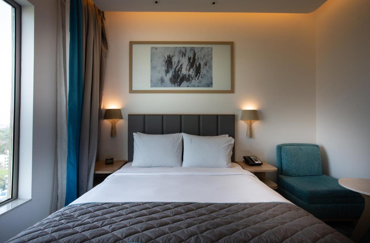 Holiday Inn Bengaluru Racecourse By Ihg Exterior photo A room at the hotel