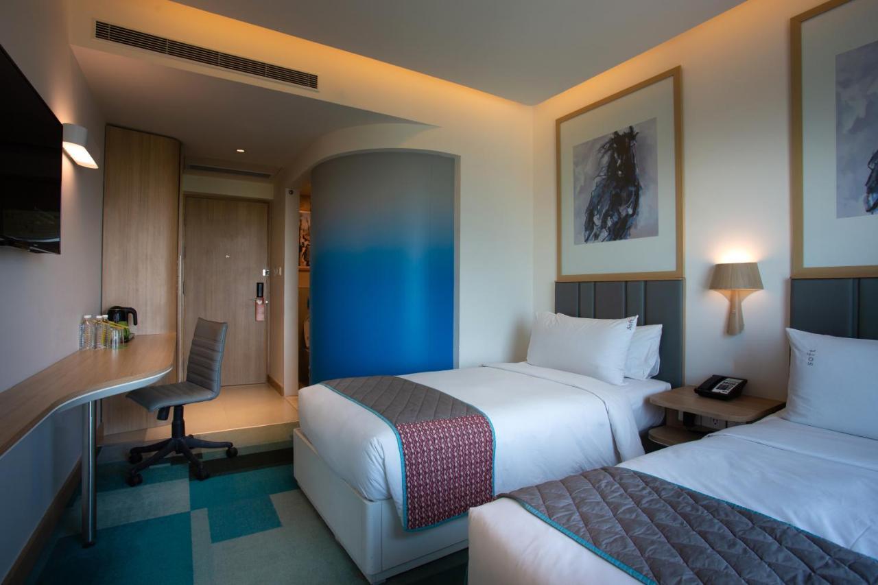 Holiday Inn Bengaluru Racecourse By Ihg Exterior photo Deluxe Room