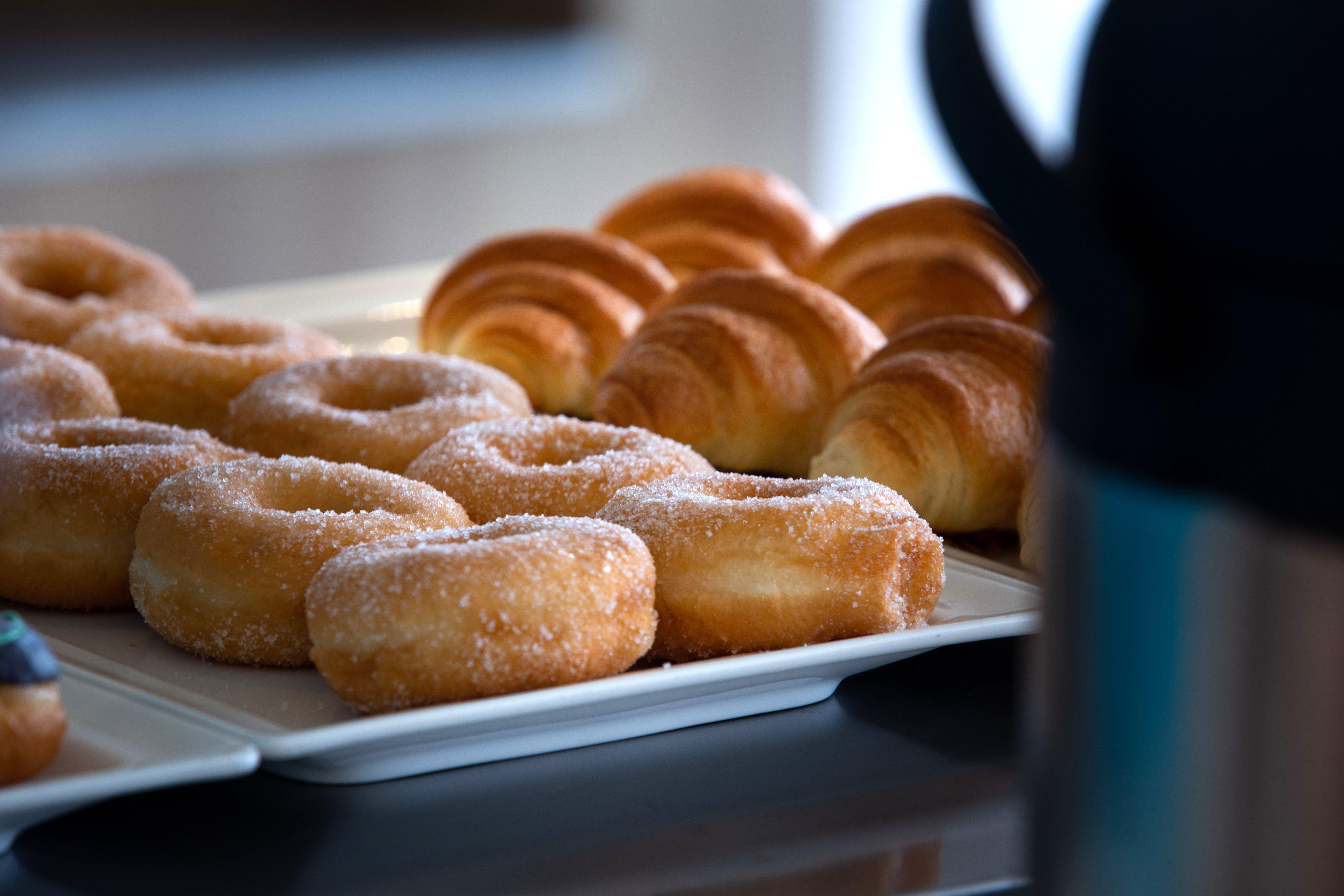 Holiday Inn Bengaluru Racecourse By Ihg Exterior photo Poffertjes