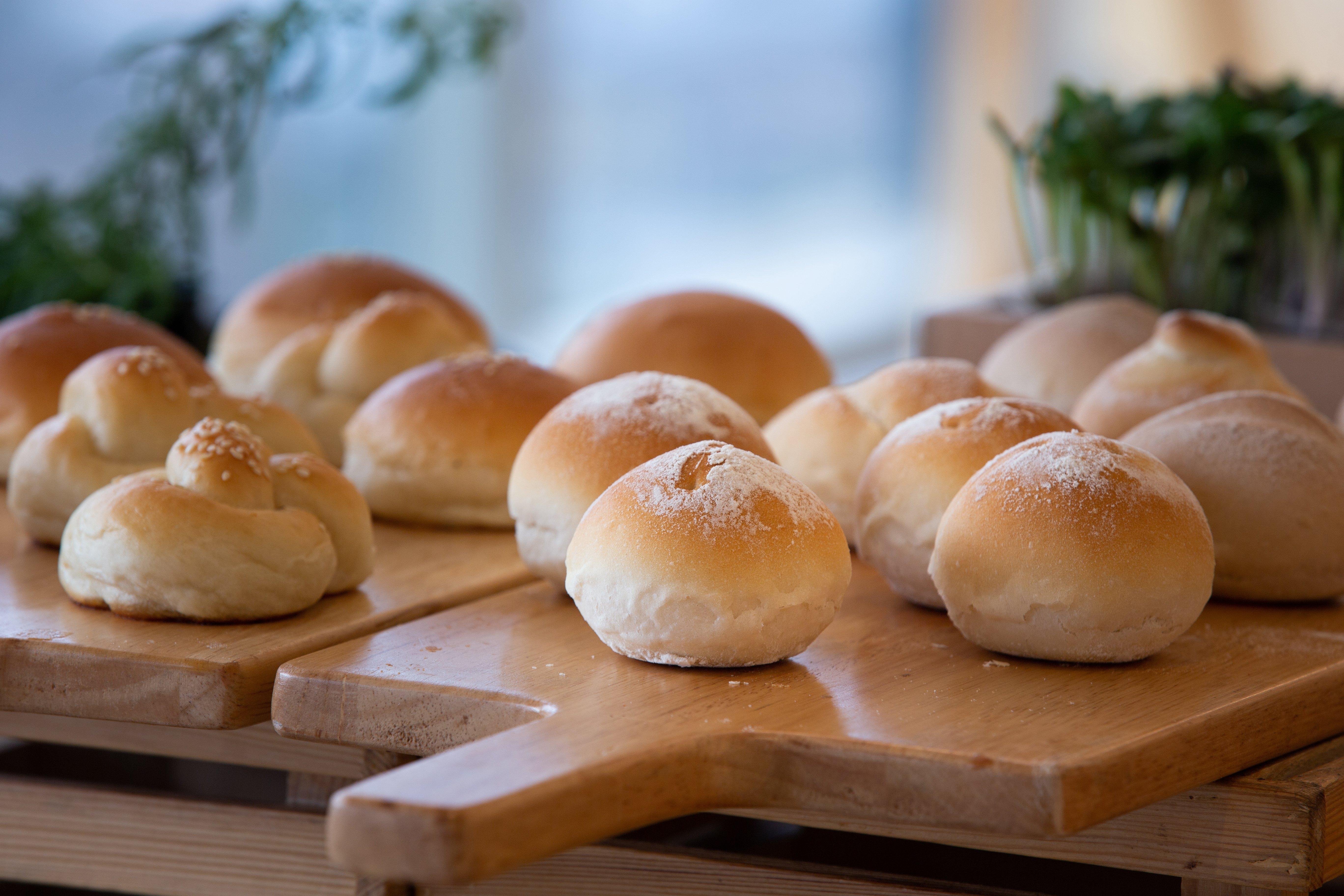 Holiday Inn Bengaluru Racecourse By Ihg Exterior photo Saffron buns