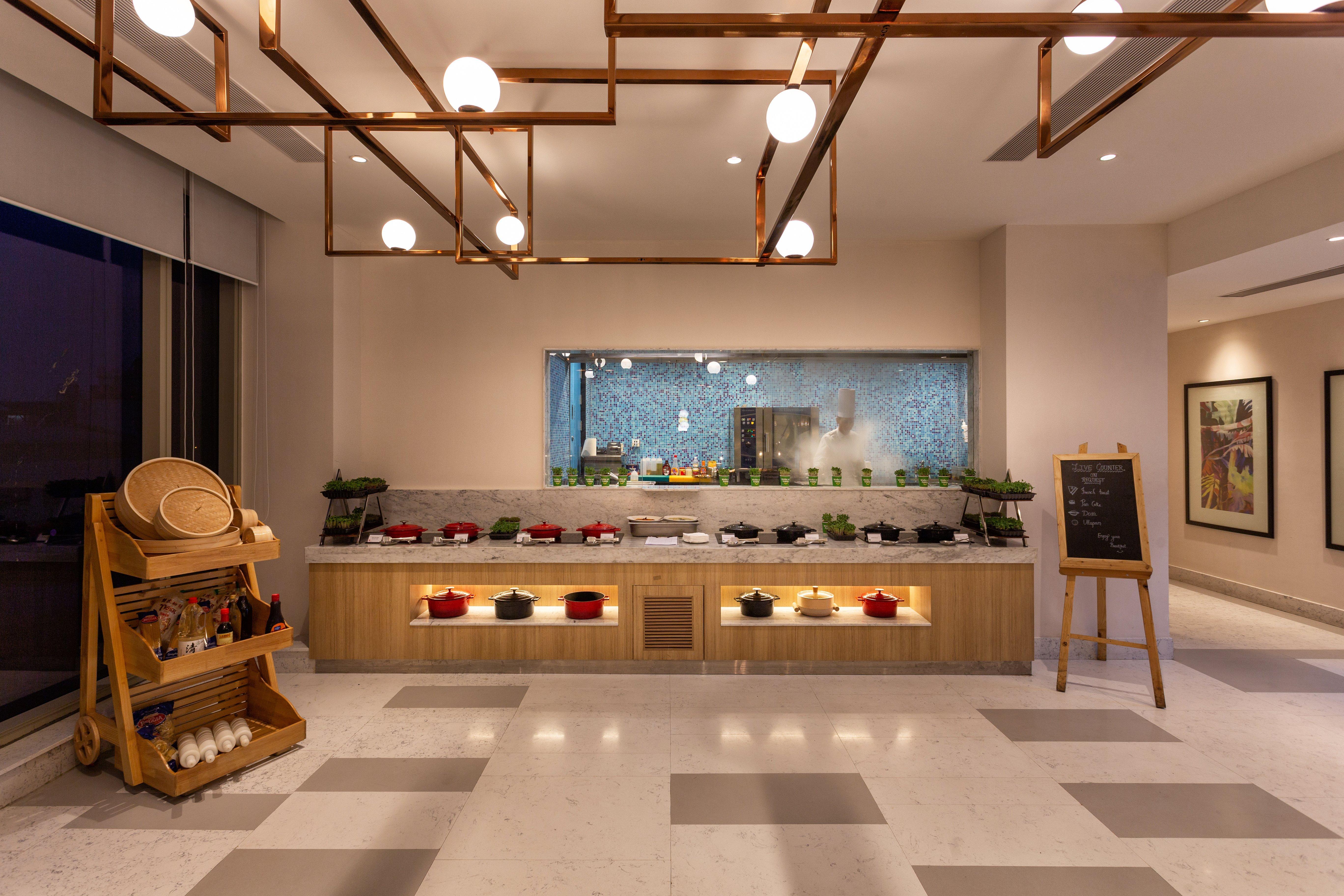 Holiday Inn Bengaluru Racecourse By Ihg Exterior photo The Kitchen