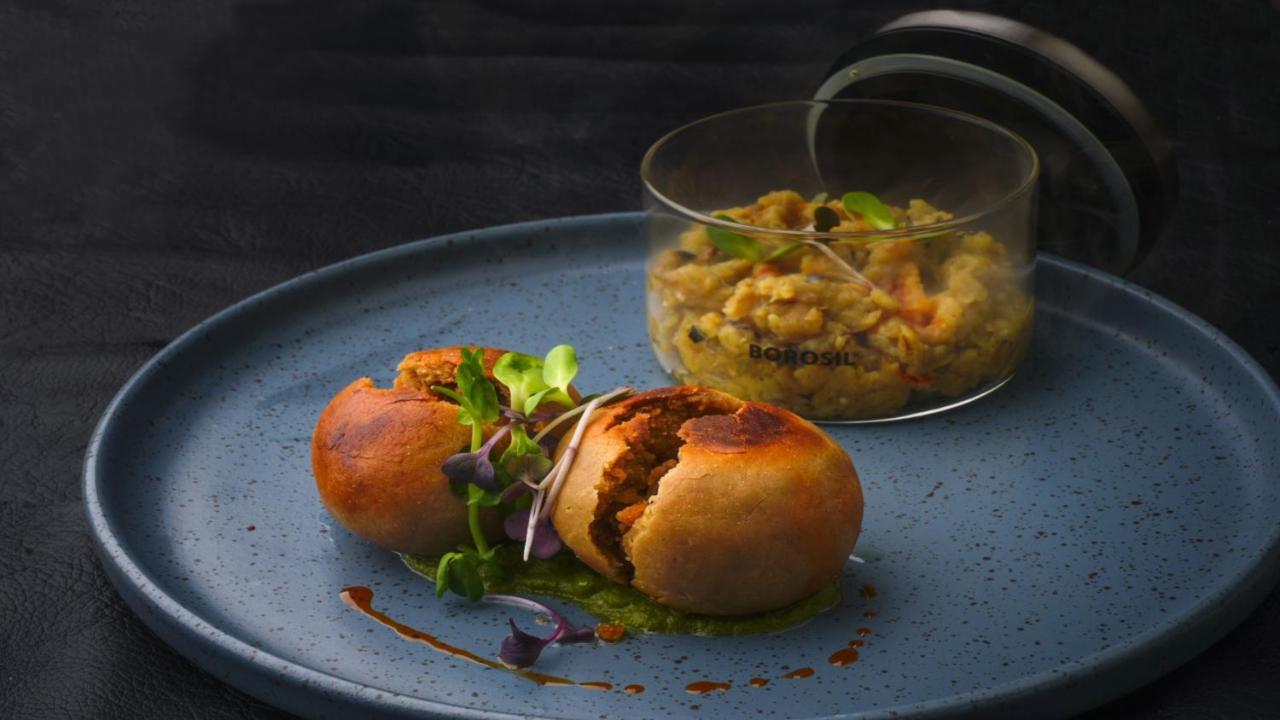 Holiday Inn Bengaluru Racecourse By Ihg Exterior photo A modern take on a traditional Indian dish