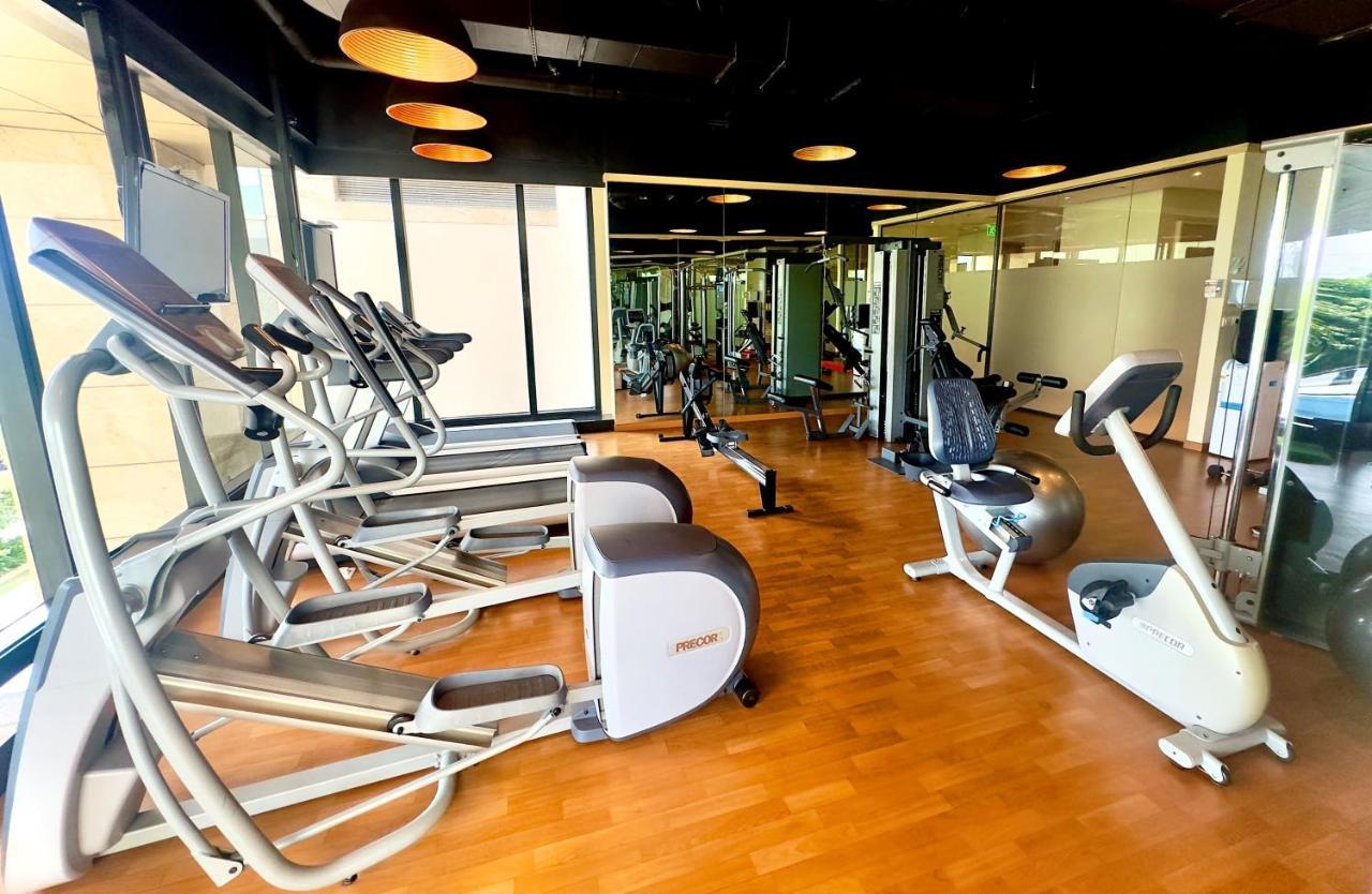 Holiday Inn Bengaluru Racecourse By Ihg Exterior photo The gym at the hotel